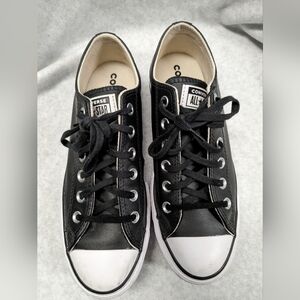 Converse Lift Platform Leather Sneakers. Size 8.5